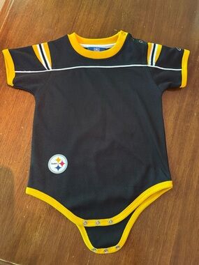 Pittsburgh Steelers Baby Bodysuit - Black & Gold Size 24M